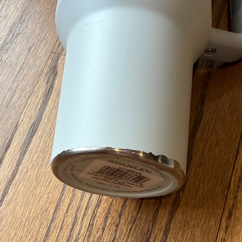 Stanley Classic Grey Travel Mug with Handle - Picture 4 of 8
